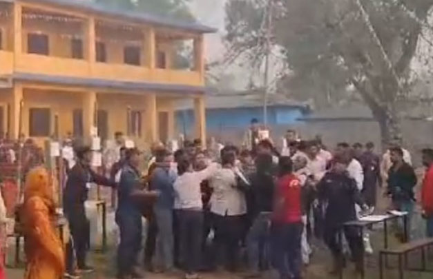 सर्लाही–४ मा मतदान सुरु भएलगत्तै तनाव, केहीबेर अवरुद्ध