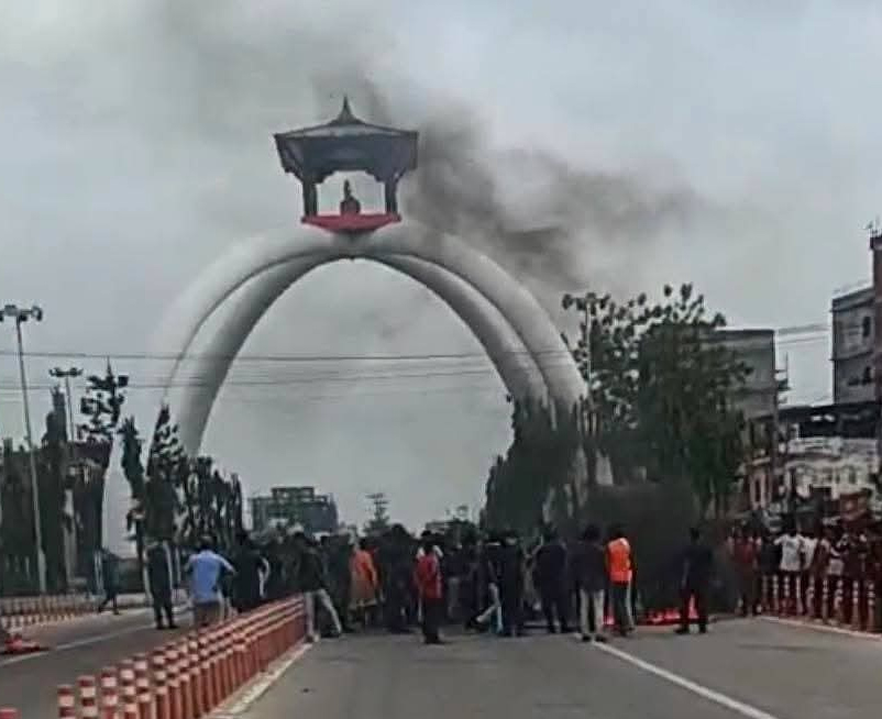 धनुषामा चारकिल्लाभित्र कर्फ्यु