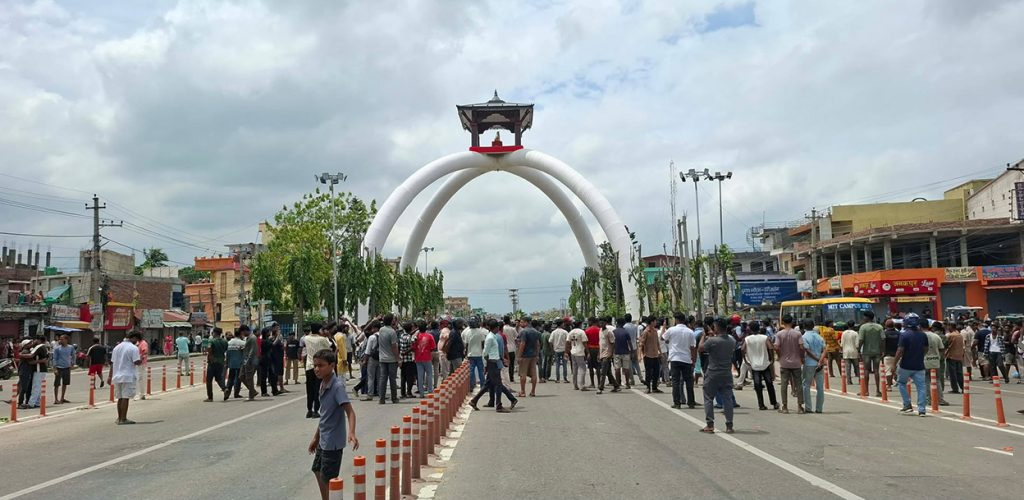 धनुषामा चारकिल्लाभित्र कर्फ्यु
